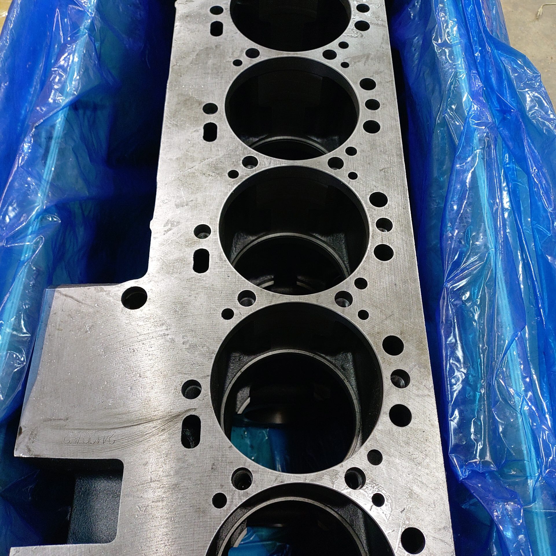 3926567 NEW bare cylinder block 8.3 Cummins