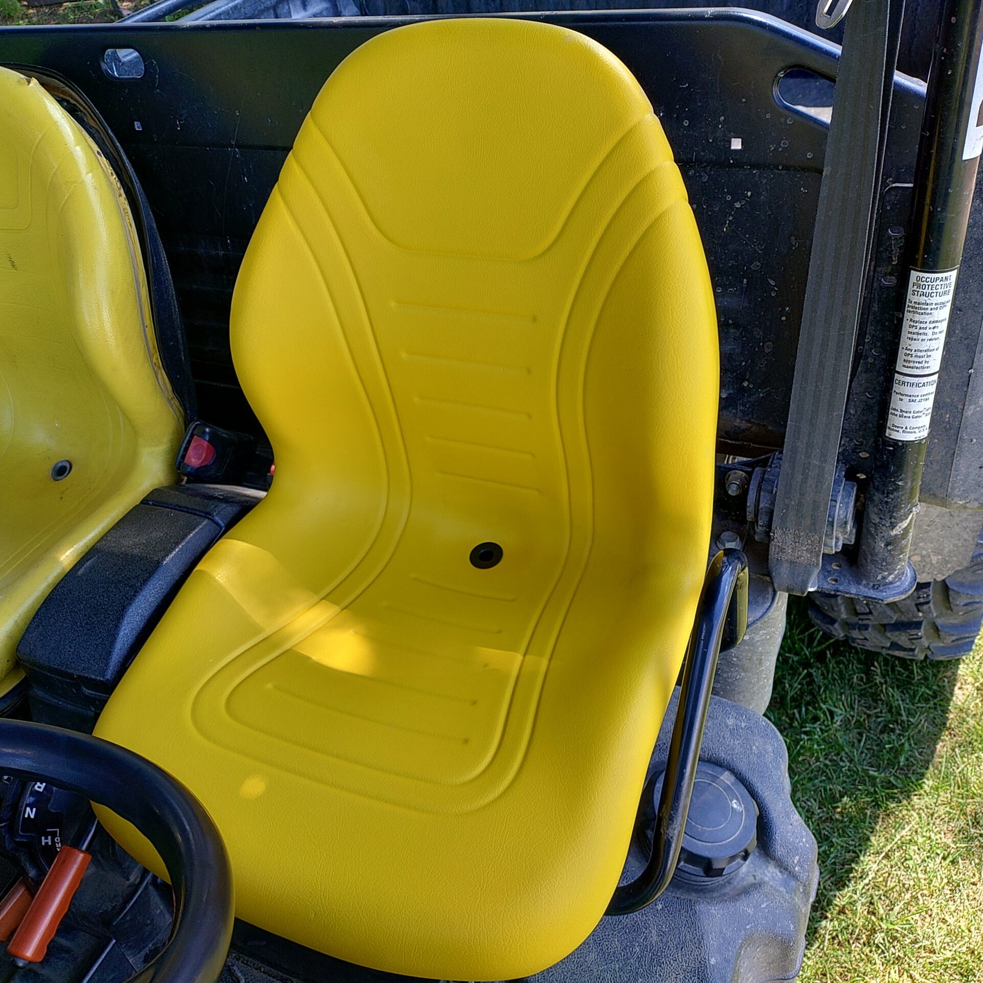 Uni Pro | Universal Mount Seat | Yellow Vinyl GWG311583